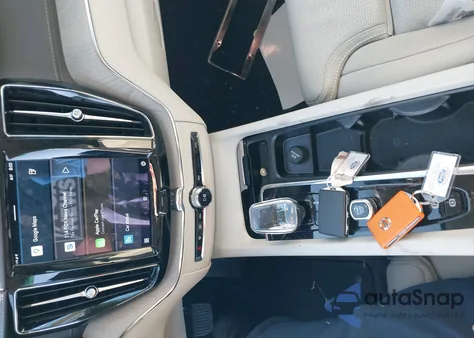 2023 Volvo Xc60 Recharge Plug-In Hybrid T8 Ultimate Bright Theme z USA, uszkodzony, nr VIN YV4H60DA7P1362980